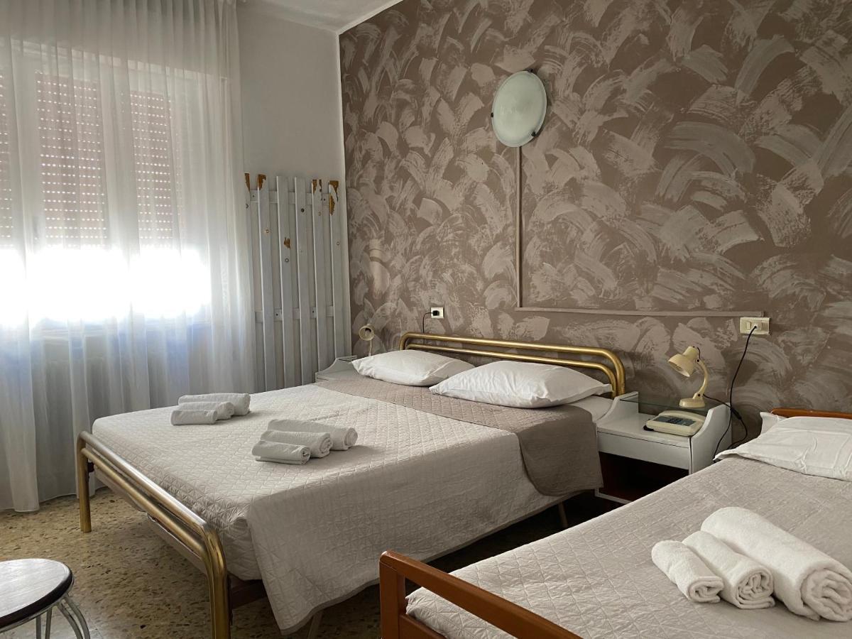 Villa Mirna Rimini Buitenkant foto